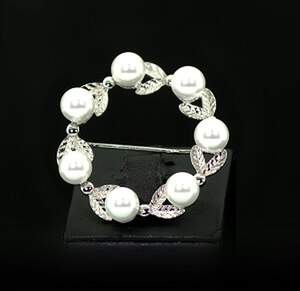 Срібна брошка 925 проби 10,12 г з Перлинами 11,33 карат Срібна брошка 925 проби 10,12 г з Перлинами 11,33 карат