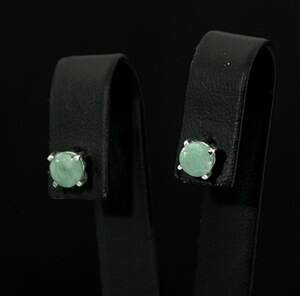 Срібні сережки 925 проби 1,29 г з бразильськими Смарагдами класу АААА 0,92 карат Срібні сережки 925 проби 1,29 г з бразильськими Смарагдами класу АААА 0,92 карат