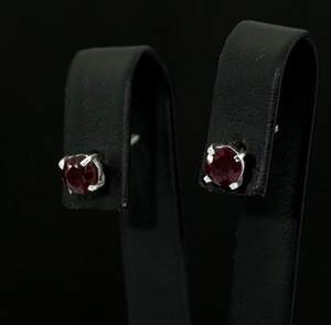 Срібні сережки 925 проби 1,32 г з африканськими Роял Рубінами класу АААА 1,35 карат Срібні сережки 925 проби 1,32 г з африканськими Роял Рубінами класу АААА 1,35 карат