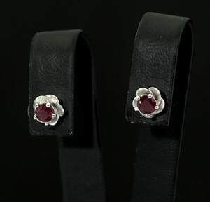 Срібні сережки 925 проби 1,67 г з африканськими Роял Рубінами класу АААА та цирконами 0,7 карат Срібні сережки 925 проби 1,67 г з африканськими Роял Рубінами класу АААА та цирконами 0,7 карат