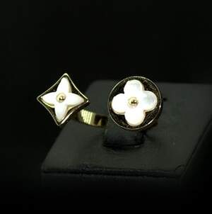 Каблучкав позолоті з Перламутром 1.67 карат Каблучкав позолоті з Перламутром 1.67 карат