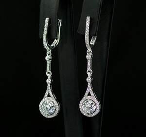 Серебряные серьги 925 пробы 3,7 г с белыми цирконами 4,08 карат Серебряные серьги 925 пробы 3,7 г с белыми цирконами 4,08 карат