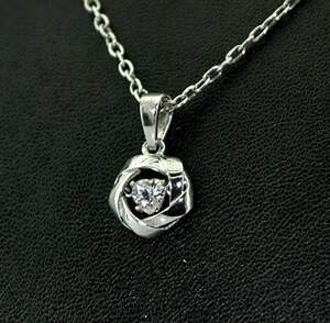 Серебряная подвеска 925 пробы 0,89 г с белым цирконом 0,81 карат Серебряная подвеска 925 пробы 0,89 г с белым цирконом 0,81 карат