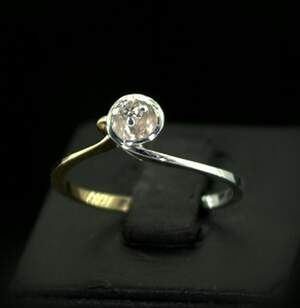 Серебряное кольцо 925 пробы с позолотой 999 пробы 1,9 г с Діамантом 6/6 0,12 карат Серебряное кольцо 925 пробы с позолотой 999 пробы 1,9 г с Діамантом 6/6 0,12 карат
