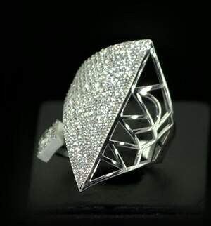 Срібна каблучка 925 проби 5 г з білими цирконами 2,6 карат Срібна каблучка 925 проби 5 г з білими цирконами 2,6 карат