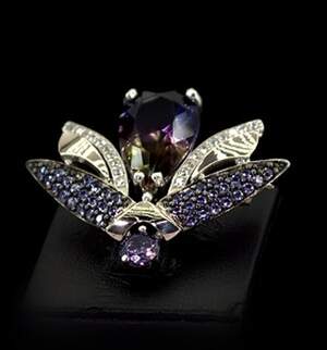 Срібна брошка 925 проби з позолотою 375 проби 8,96 г з кольоровими цирконами 11,83 карат Срібна брошка 925 проби з позолотою 375 проби 8,96 г з кольоровими цирконами 11,83 карат