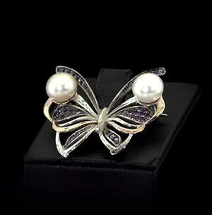 Срібна брошка 925 проби з позолотою 375 проби 4,65 г з Перлинами та цирконами 4,22 карат Срібна брошка 925 проби з позолотою 375 проби 4,65 г з Перлинами та цирконами 4,22 карат