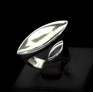 Срібна каблучка 925 проби 8,35 г Срібна каблучка 925 проби 8,35 г