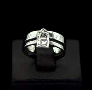 Срібна каблучка 925 проби 4,1 г з емаллю, репліка Louis Vuitton Срібна каблучка 925 проби 4,1 г з емаллю, репліка Louis Vuitton