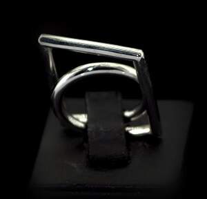 Срібна каблучка 925 проби 9,2 г Срібна каблучка 925 проби 9,2 г