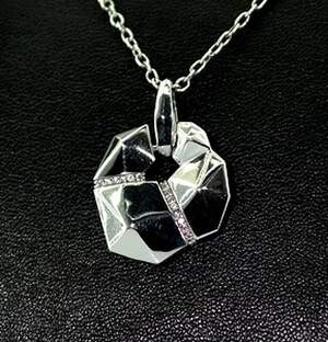 Серебряная подвеска 925 пробы 2,43 г с белыми цирконами 0,15 карат Серебряная подвеска 925 пробы 2,43 г с белыми цирконами 0,15 карат