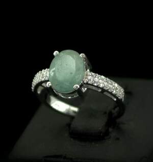 Серебряное кольцо 925 пробы 3,39 г с бразильским Смарагдом класса AAAA и цирконами 2,97 карат Серебряное кольцо 925 пробы 3,39 г с бразильским Смарагдом класса AAAA и цирконами 2,97 карат
