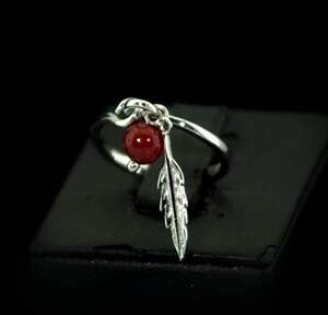 Серебряное кольцо 925 пробы 1,85 г с красным Коралом 0,75 карат Серебряное кольцо 925 пробы 1,85 г с красным Коралом 0,75 карат