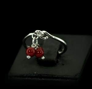 Серебряное кольцо 925 пробы 2 г с красными Коралами 1,12 карат Серебряное кольцо 925 пробы 2 г с красными Коралами 1,12 карат
