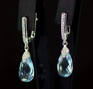 Серебряные серьги 925 пробы 4,37 г с голубыми Топазами и цирконами 9,76 карат Серебряные серьги 925 пробы 4,37 г с голубыми Топазами и цирконами 9,76 карат
