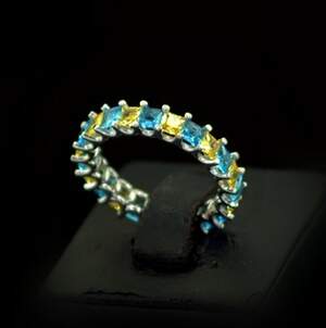 Срібна каблучка 925 проби 3 г з жовтими та блакитними цирконами 5,83 карат Срібна каблучка 925 проби 3 г з жовтими та блакитними цирконами 5,83 карат