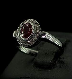 Срібна каблучка 925 проби 4,05 г з афр. Роял рубіном АААА 1 карат та Діамантами 4/6 0,15 карат Срібна каблучка 925 проби 4,05 г з афр. Роял рубіном АААА 1 карат та Діамантами 4/6 0,15 карат