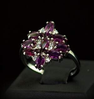 Серебряное кольцо 925 пробы 3,36 г с Родолиты и фианитами 3,13 карат
