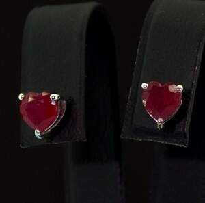 Серебряные серьги 925 пробы 1,73 гр. с африканскими Роял рубинами класса AAAA 2,4 карат Серебряные серьги 925 пробы 1,73 гр. с африканскими Роял рубинами класса AAAA 2,4 карат