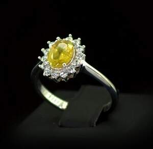 Серебряное кольцо 925 пробы 3,03 гр. с норвежским Сфеном класса АААА и топазами из США 1,89 карат