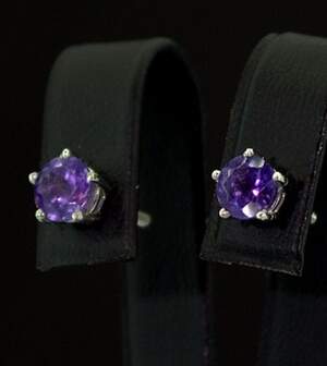 Срібні сережки 925 проби 1,87 г з африканськими Аметистами 1,9 карат Срібні сережки 925 проби 1,87 г з африканськими Аметистами 1,9 карат