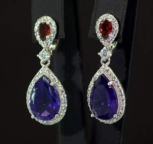 Срібні сережки 925 проби 6,73 г з африканськими Аметистами, гранатами та фіанітами 9,34 карат Срібні сережки 925 проби 6,73 г з африканськими Аметистами, гранатами та фіанітами 9,34 карат