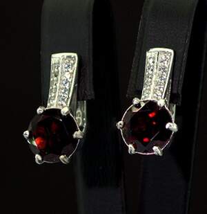 Срібні сережки 925 проби 7,64 г з Гранатами та фіанітами 8,38 карат