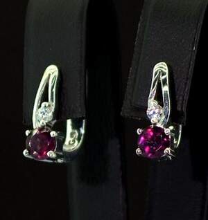 Срібні сережки 925 проби 3,38 г з Родолітами та фіанітами 1,39 карат Срібні сережки 925 проби 3,38 г з Родолітами та фіанітами 1,39 карат