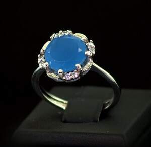 Срібна каблучка 925 проби 3,77 г з блакитним Кварцем та фіанітами 3,93 карат Срібна каблучка 925 проби 3,77 г з блакитним Кварцем та фіанітами 3,93 карат