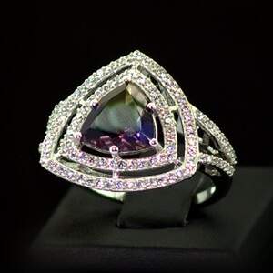 Срібна каблучка 925 проби 5,77 г з Аметрином та фіанітами 5,77 карат Срібна каблучка 925 проби 5,77 г з Аметрином та фіанітами 5,77 карат