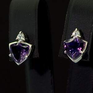 Срібні сережки 925 проби 3,31 г з бразильськими Аметистами та фіанітами 1,93 карат Срібні сережки 925 проби 3,31 г з бразильськими Аметистами та фіанітами 1,93 карат