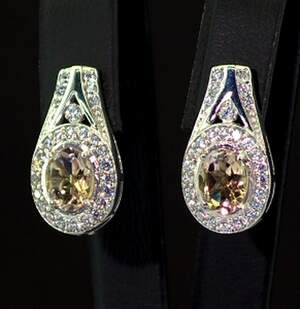 Срібні сережки 925 проби 6,61 г з болівійськими Аметринами та фіанітами 3,95 карат Срібні сережки 925 проби 6,61 г з болівійськими Аметринами та фіанітами 3,95 карат