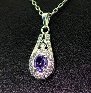 Срібна підвіска 925 проби 2,64 г з бразильським Аметистом та фіанітами 1,98 карат Срібна підвіска 925 проби 2,64 г з бразильським Аметистом та фіанітами 1,98 карат