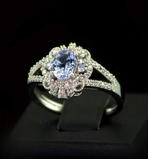 Срібна каблучка 925 проби 3,86 г з Танзанітами класу АААА та топазами зі США 1,28 карат