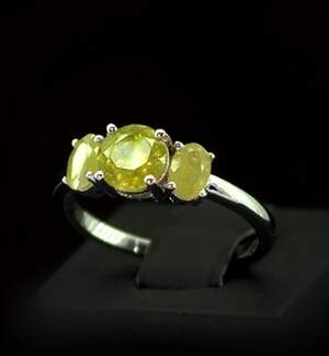 Срібна каблучка 925 проби 3,26 г з норвезьким Сфеном класу АААА 2,75 карат