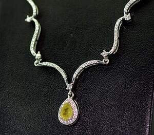 Срібне кольє 925 проби 7,44 г з норвезьким Сфеном класу АААА та топазами зі США 2,18 карат