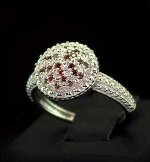 Срібна каблучка 925 проби 4,04 г з червоними австралійськими Діамантами VVS1 0,21 карат Срібна каблучка 925 проби 4,04 г з червоними австралійськими Діамантами VVS1 0,21 карат