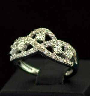 Срібна каблучка 925 проби 3,62 г з білими африканськими Діамантами VVS1 0,16 карат Срібна каблучка 925 проби 3,62 г з білими африканськими Діамантами VVS1 0,16 карат