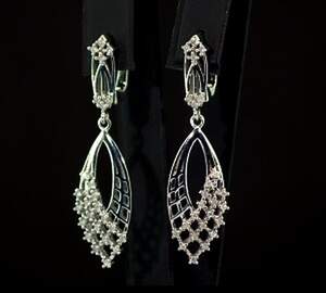 Срібні сережки 925 проби 6,48 г з білими африканськими Діамантами VVS1 0,37 карат Срібні сережки 925 проби 6,48 г з білими африканськими Діамантами VVS1 0,37 карат