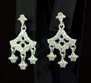 Срібні сережки 925 проби 3,82 г з білими африканськими Діамантами VVS1 0,24 карат Срібні сережки 925 проби 3,82 г з білими африканськими Діамантами VVS1 0,24 карат