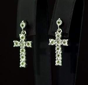 Срібні сережки 925 проби 3,53 г з зеленими намібійськими Діамантами VVS1 0,11 карат Срібні сережки 925 проби 3,53 г з зеленими намібійськими Діамантами VVS1 0,11 карат