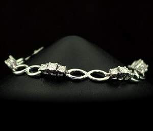 Срібний браслет 925 проби 6,31 г з білими африканськими Діамантами VVS1 0,11 карат Срібний браслет 925 проби 6,31 г з білими африканськими Діамантами VVS1 0,11 карат