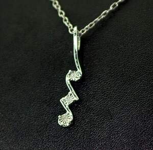 Срібна підвіска 925 проби 1,34 г з білими африканськими Діамантами VVS1 0,02 карат Срібна підвіска 925 проби 1,34 г з білими африканськими Діамантами VVS1 0,02 карат