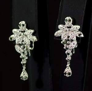 Срібні сережки 925 проби 4,38 г з зеленими намібійськими Діамантами VVS1 0,16 карат Срібні сережки 925 проби 4,38 г з зеленими намібійськими Діамантами VVS1 0,16 карат