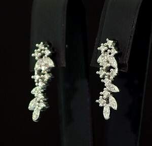 Срібні сережки 925 проби 3,22 г з білими африканськими Діамантами VVS1 0,34 карат Срібні сережки 925 проби 3,22 г з білими африканськими Діамантами VVS1 0,34 карат