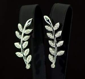 Срібні сережки 925 проби 6,65 г з білими африканськими Діамантами VVS1 0,02 карат Срібні сережки 925 проби 6,65 г з білими африканськими Діамантами VVS1 0,02 карат