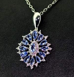 Срібна підвіска 925 проби 3,92 г з Танзанітами класу АААА та топазами зі США 3,04 карат Срібна підвіска 925 проби 3,92 г з Танзанітами класу АААА та топазами зі США 3,04 карат