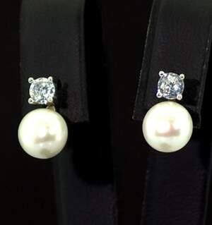 Срібні сережки 925 проби 2,05 г з Перлинами 4,1 карат Срібні сережки 925 проби 2,05 г з Перлинами 4,1 карат