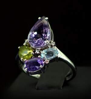 Срібна каблучка 925 проби 4,54 г з Аметистами, перидотом, топазом та фіанітами 4,21 карат
