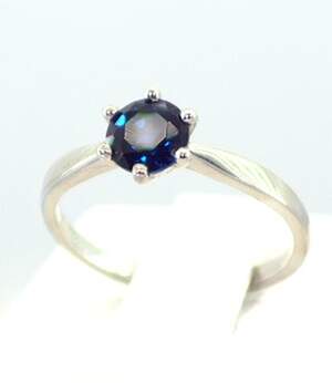 Срібна каблучка 925 проби 1,67 г з Сапфіром Nano 0,85 карат Срібна каблучка 925 проби 1,67 г з Сапфіром Nano 0,85 карат